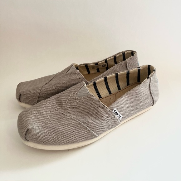 TOMS // Classic Canvas Alpargata Slip-On Shoes // Taupe // W5.5 - Picture 3 of 6